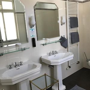Deluxe Zimmer mit Kingsize-Bett